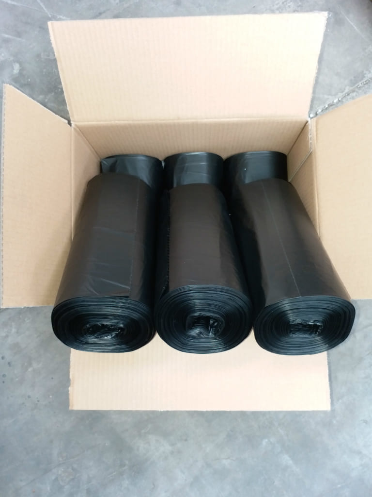 Túi rác cuộn màu đen do Hanpak sản xuất